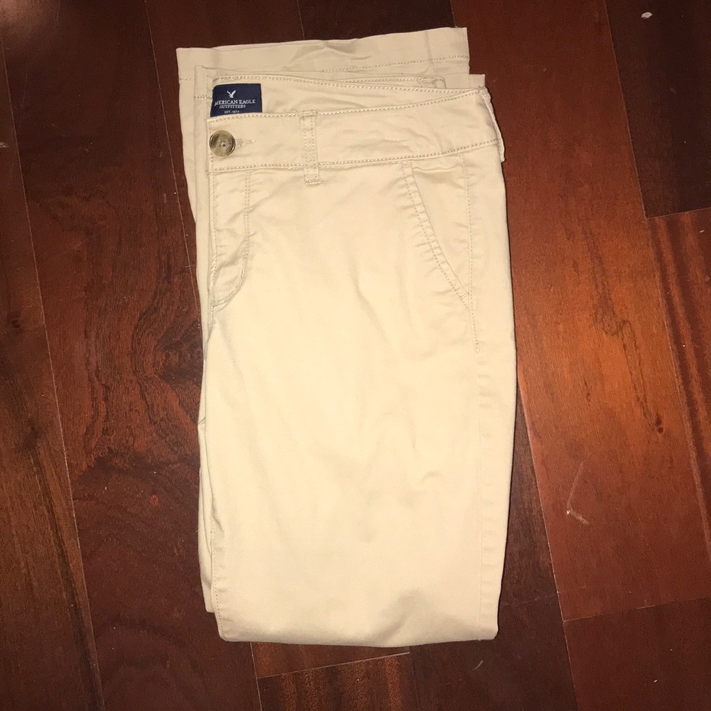 Women’s American Eagle kick boot khaki pants